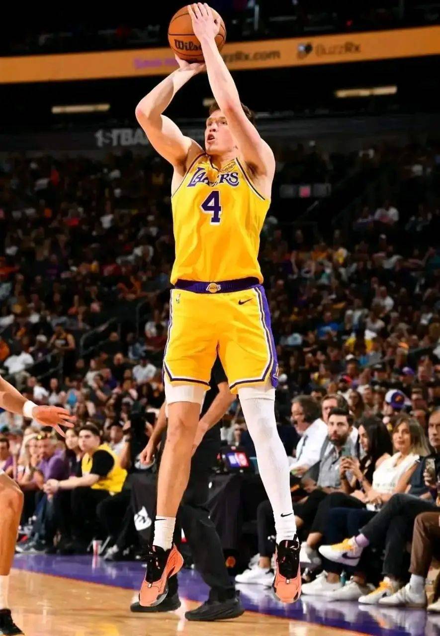 关于穆雷回归赛场，回归赛场首场状态亮眼，加拿大队观众沸腾！的信息