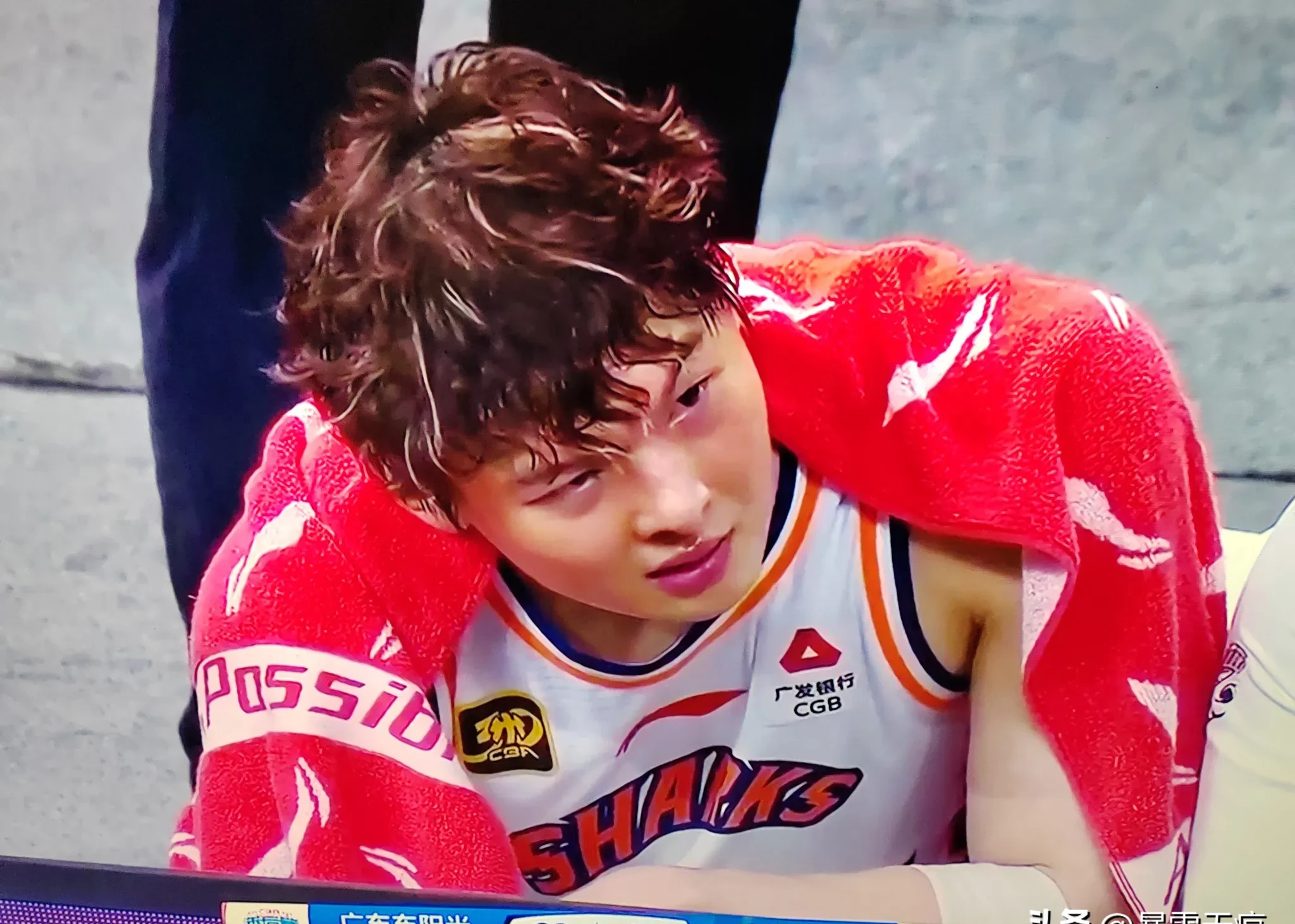 里昂训练开放日，清晨止住颓势引欢呼，CBA常规赛在即，年轻球员得到机会的简单介绍