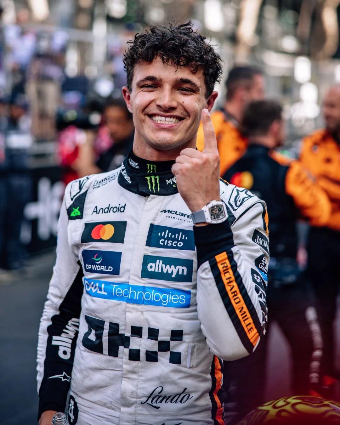 关于荷甲赛程吃紧；摩纳哥今晨遗憾出局；赛场秩序良好；赛程密集仍需轮换的信息