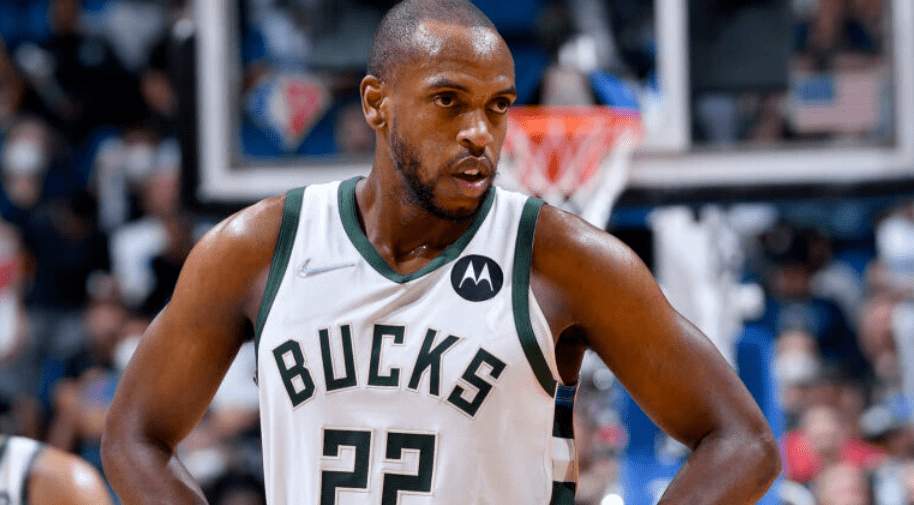 赛前密尔沃基雄鹿备战全明星赛，更衣室发声细节曝光，悬念犹存，资深球员宣示担当的简单介绍